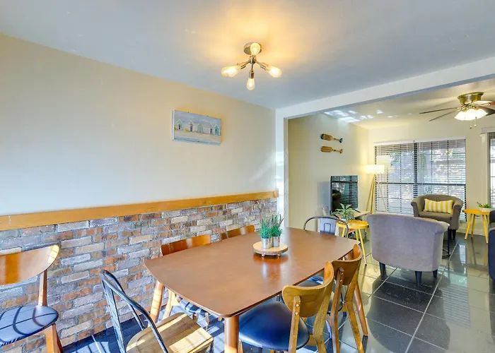3 Mi To Uf: Townhome W/ Patio In Gainesville!