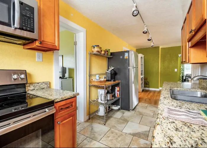 3-Bed Bungalow Walk To Historic Downtown Sanford