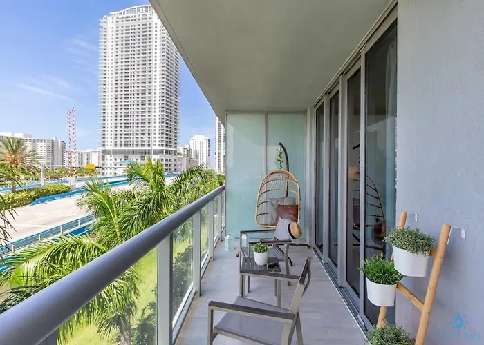 Tropical Apartment With Balcony - Pool - Up To 4 - Gym