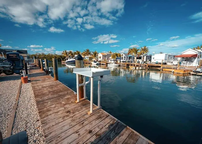 Waterfront Studio 2, Couples Oasis, Kayaks, Pool