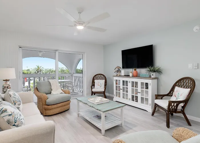 Breakers West C2 - Gorgeous Top Floor Beach Condo