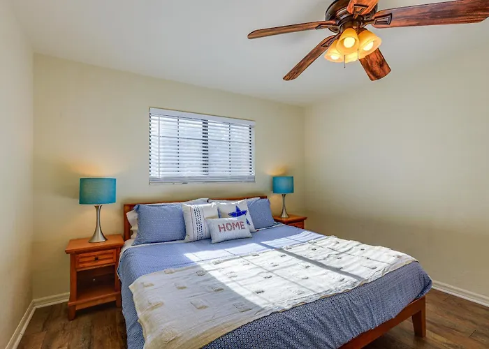 3 Mi To Uf: Townhome W/ Patio In Gainesville!