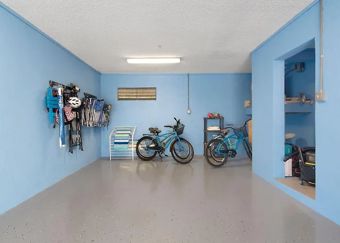 The Tree House! Beautiful Townhome In Longboat Key With Great Amenities Surrounded By Nature!