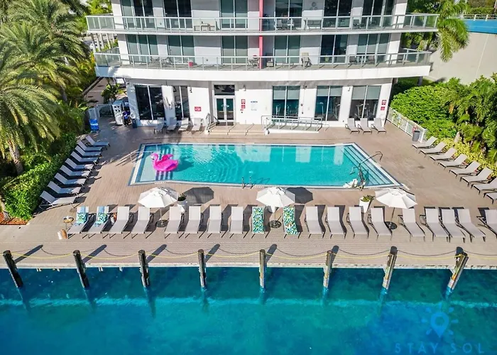 Spectacular Balcony - Near Beach - Gym - Pool