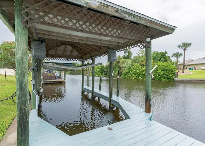 Peaceful Waterfront Pool Home Home