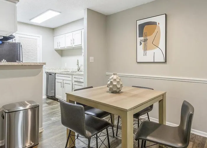 Landing Modern Apartment With Amazing Amenities