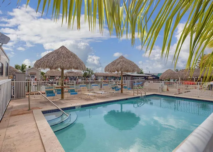 Waterfront Studio 2, Couples Oasis, Kayaks, Pool