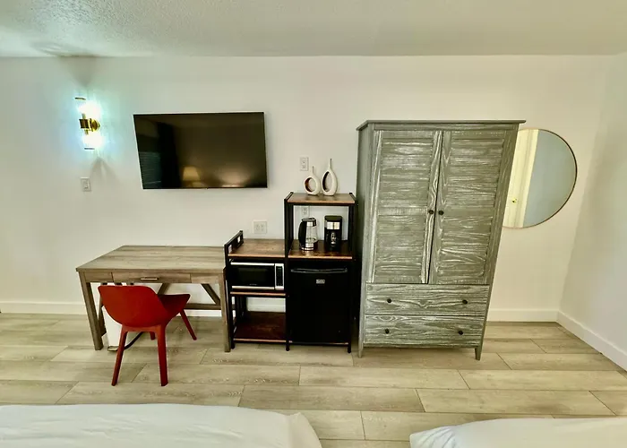 2 Beds With Pool, Parking, Wi-Fi & Smart Tv