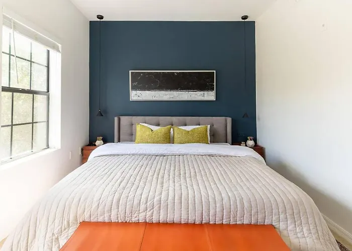 1Br/1Bath Downtown - Newly Renovated Premier Apt.