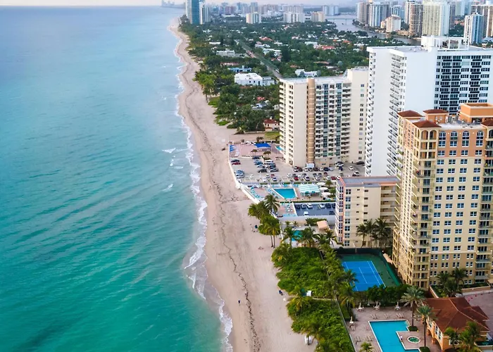 Walk To The Beach, Studio, With Pool And Free Parking