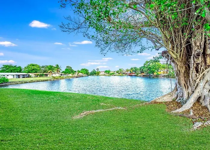 Adorable Condo In Peaceful Area - Palm Wave Says