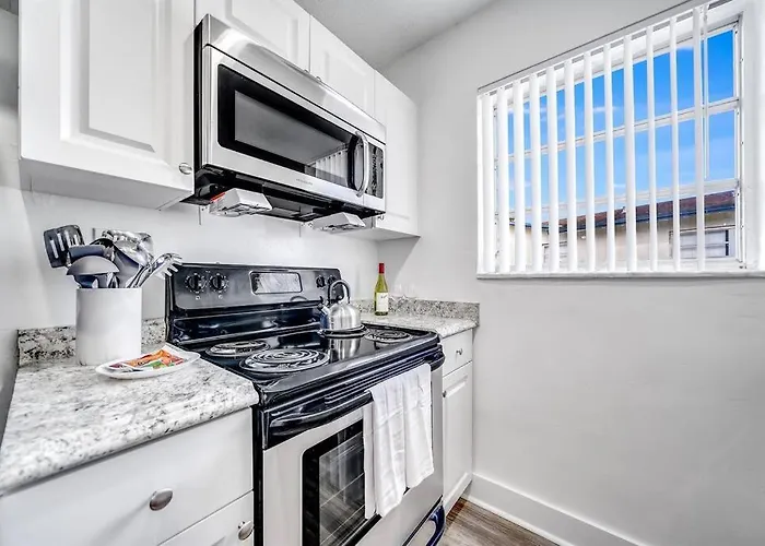 Chic And Central Condo - Palm Wave Says