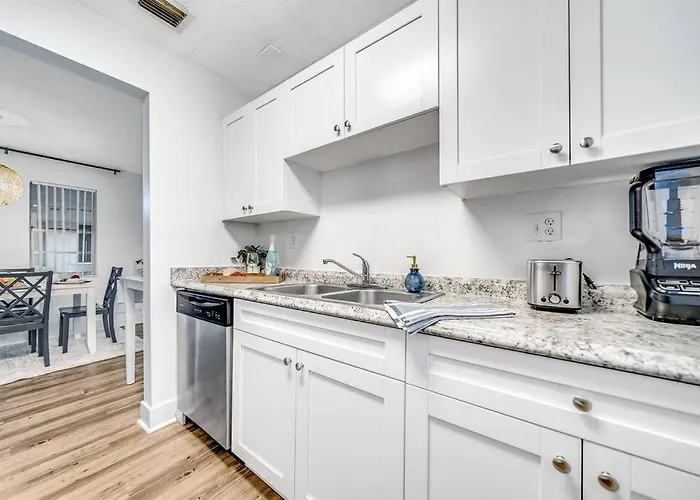 Stylish - Water View Condo - Palm Wave Says