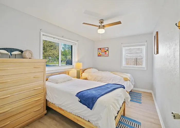 Jacksonville Beach Home - Walk To Beach, Bars & Restaurants - Pet Friendly