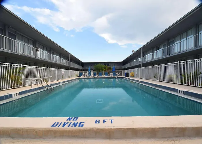 Days Inn By Wyndham Stuart