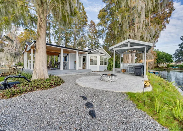 Hot Tub & Fire Pit: Lakefront Home On Lake Eloise
