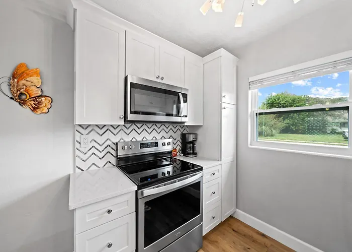 Midtown Cottage - In The Heart Of Cocoa Beach