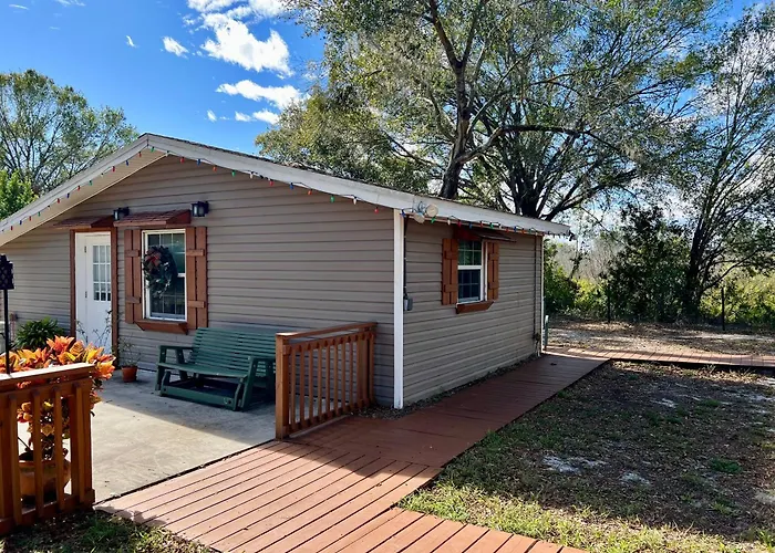 The Lake Alfred Citruswood Cabin