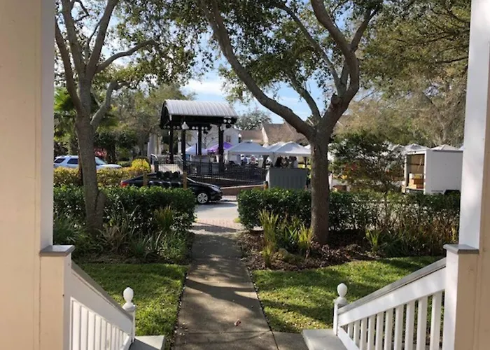 Downtown Dunedin! 2 Bedroom 2 Bath No Kids, No Pets