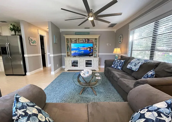 Stylish And Modern 2 Bedroom, 2 Bathroom. The Mermaid Suite.