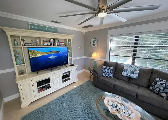 Stylish And Modern 2 Bedroom, 2 Bathroom. The Mermaid Suite.