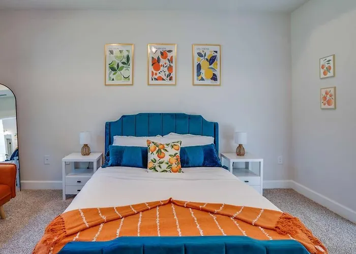 Citrus Cottage: Comfy - Hwy 10 - Peaceful Retreat