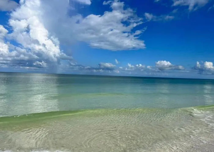 Marco Island Retreat- Close To Beach !