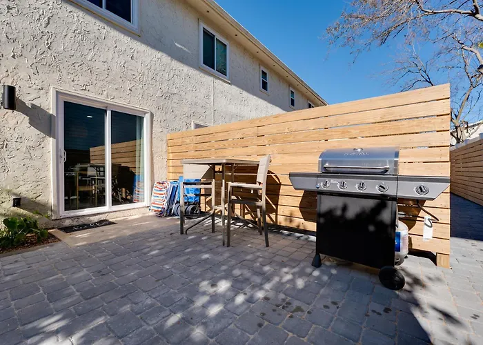Be A Nomad 2 Bedroom Close To The Beach