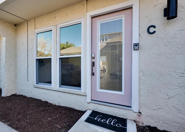 Be A Nomad 2 Bedroom Close To The Beach