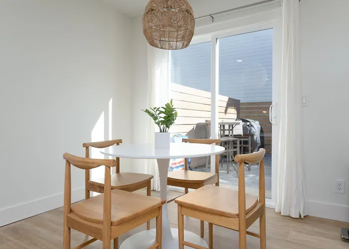 Be A Nomad 2 Bedroom Close To The Beach