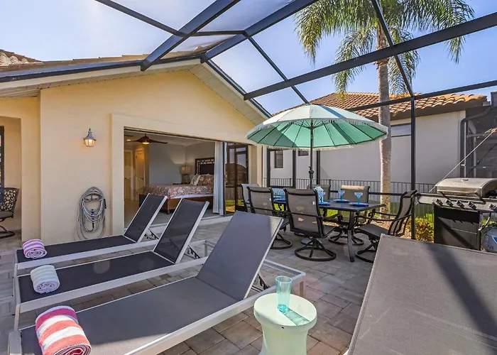 Modern, Luxurious, Waterfront Home With Heated Pool - Villa Dock Holiday - Roelens Vacations