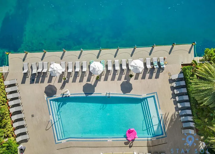Infinite View Balcony - Amazing Pool - Gym