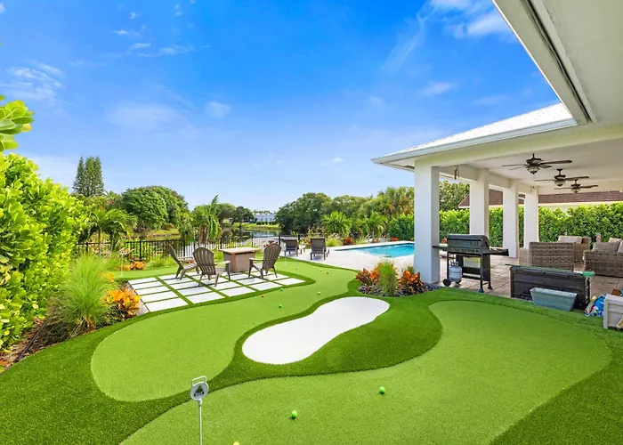 Mini Golf Course*Heated Saltwater Pool*Lakeview!