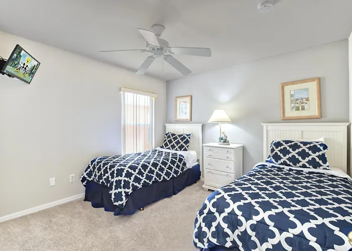 Sunny Lake View Villa With Pool Spa - Close To Attractions