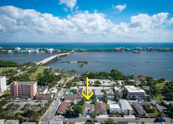 Steps To Beach & Downtown! Cozy Beach Bungalow #3