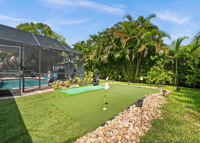 Sunny Oasis Getaway -Heated Pool-Mini Golf-Near Beach
