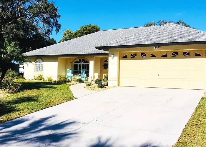 Sunny Oasis Getaway -Heated Pool-Mini Golf-Near Beach