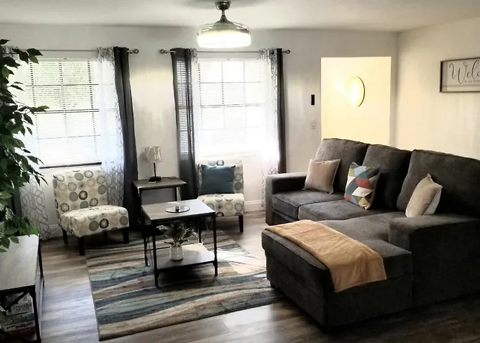 Whole House+Renovated+Pool+Lanai+Bbq+Close To All