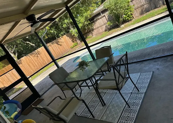Whole House+Renovated+Pool+Lanai+Bbq+Close To All