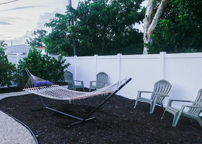 Stunning 2 Bedroom W/ Private Patio In Perfect Location