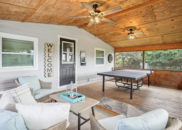 Lake Clinch Waterfront Home: Screened Porches