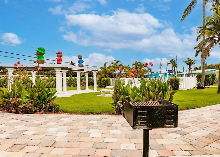 2 Bed Cottage With Pool, Close To Beach! Bbq Grills & Patio