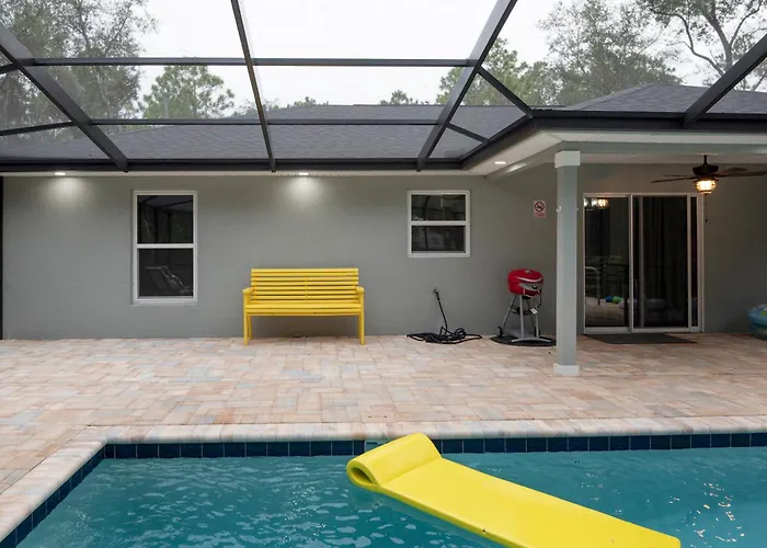 Pet-Friendly, Heated Pool, Close To Everything 3 Bedroom Home