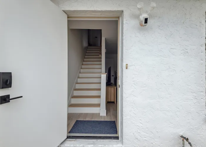 Amazing 2 Bedroom Townhouse Near Beach