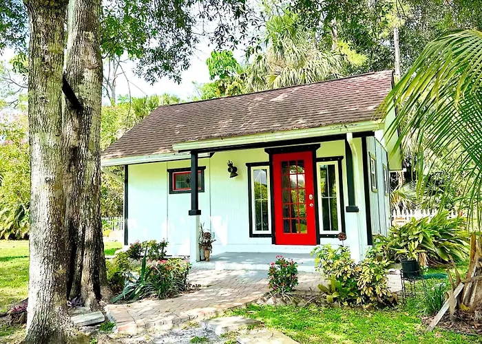 Luxury Jupiter Farm Getaway Heated Pool, Bbq, Game Shed, 1 Acre Yard!