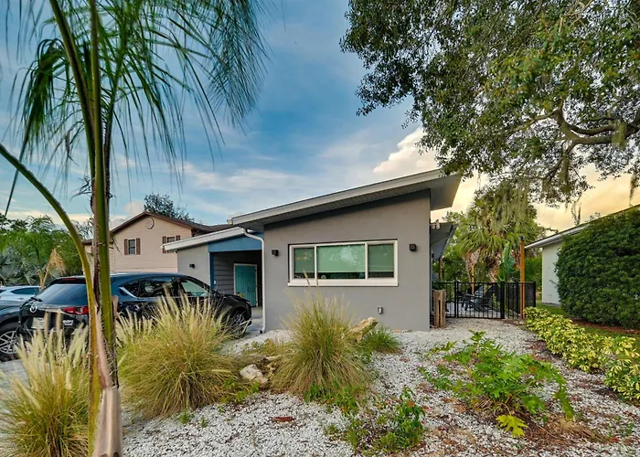 Pet-Friendly Waterfront Home - 2 Mi To Beach!
