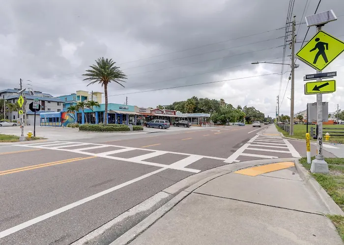Walk To Indian Rocks Beach - Vibrant Condo
