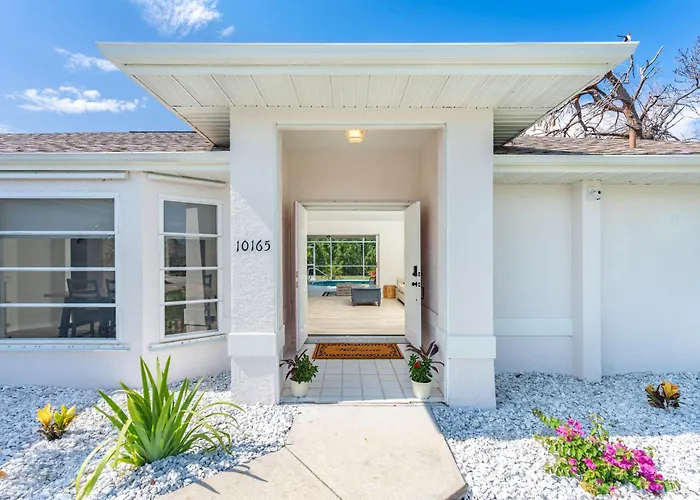 Beautiful Spacious Home! Close To Beaches - Heated Private Pool