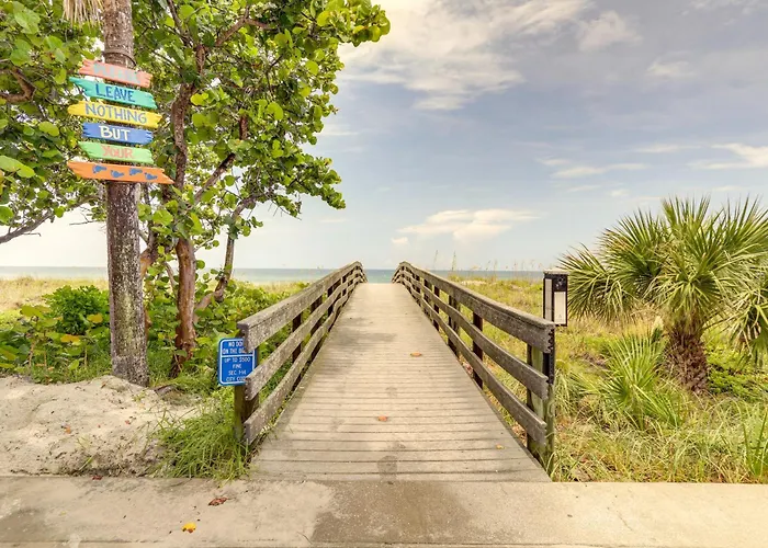 Steps To Beach, Outdoor Perks! Indian Rocks Condo