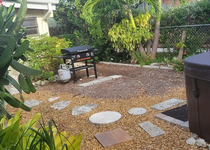 The Butterfly Cottage - Certified Butterfly Sanctuary - Ocean View Hot Tub - Authentic Keys Charm